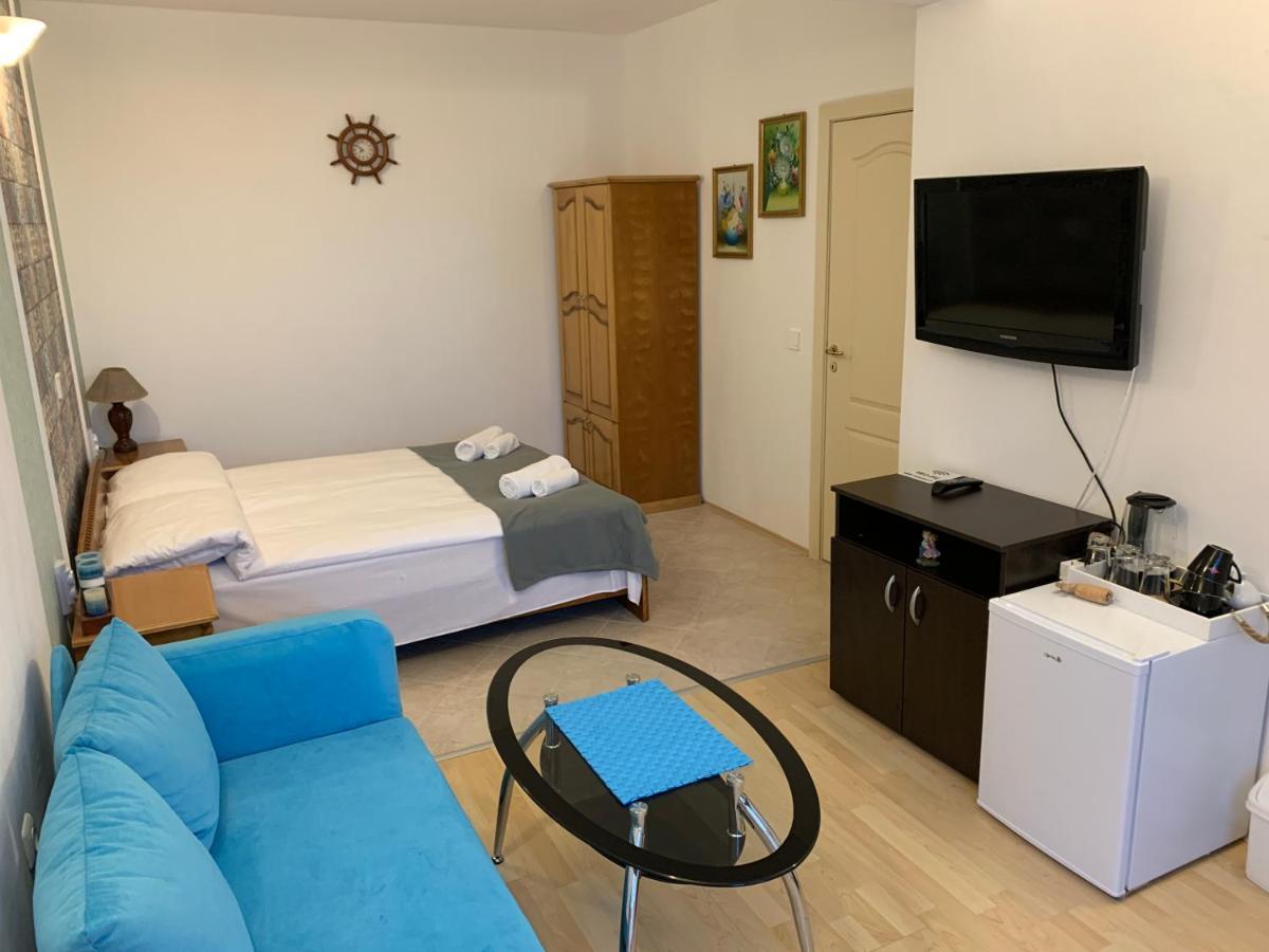 Sunray Guest House, Private Rooms & Apartment With Lovely Sea View Varna Exterior foto