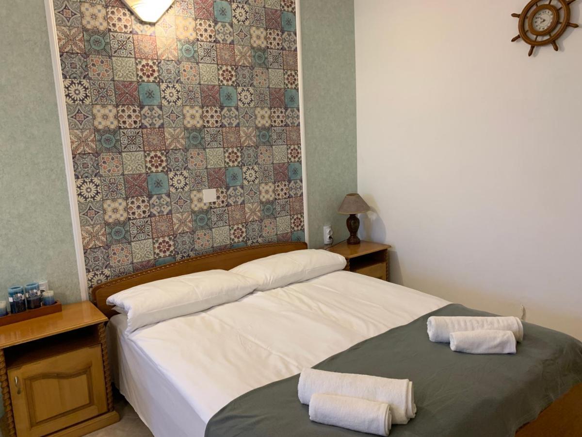 Sunray Guest House, Private Rooms & Apartment With Lovely Sea View Varna Exterior foto