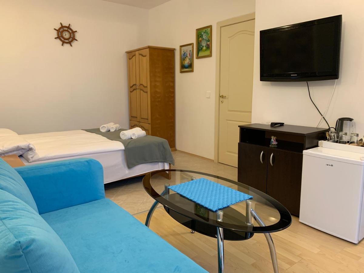 Sunray Guest House, Private Rooms & Apartment With Lovely Sea View Varna Exterior foto