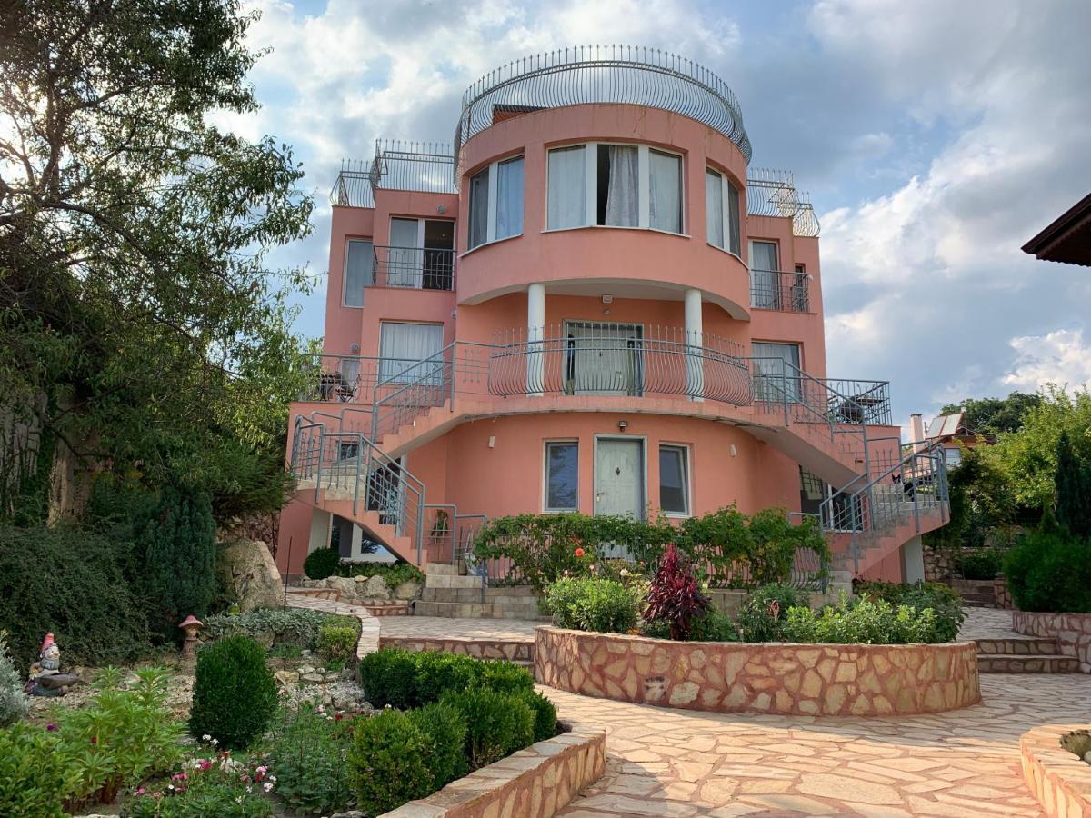 Sunray Guest House, Private Rooms & Apartment With Lovely Sea View Varna Exterior foto