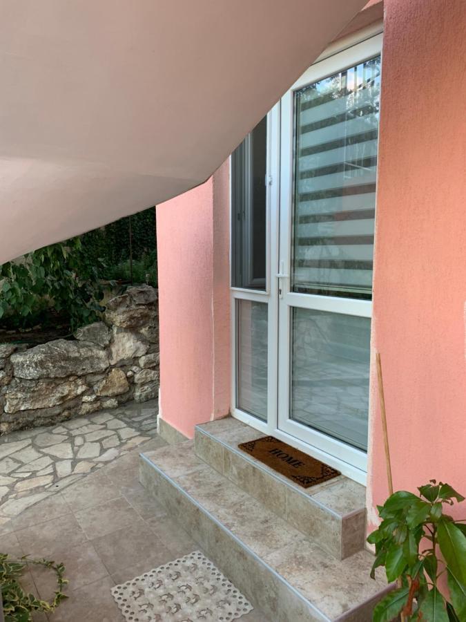 Sunray Guest House, Private Rooms & Apartment With Lovely Sea View Varna Exterior foto