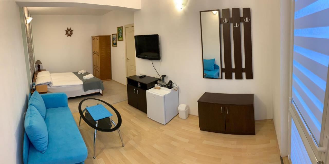 Sunray Guest House, Private Rooms & Apartment With Lovely Sea View Varna Exterior foto