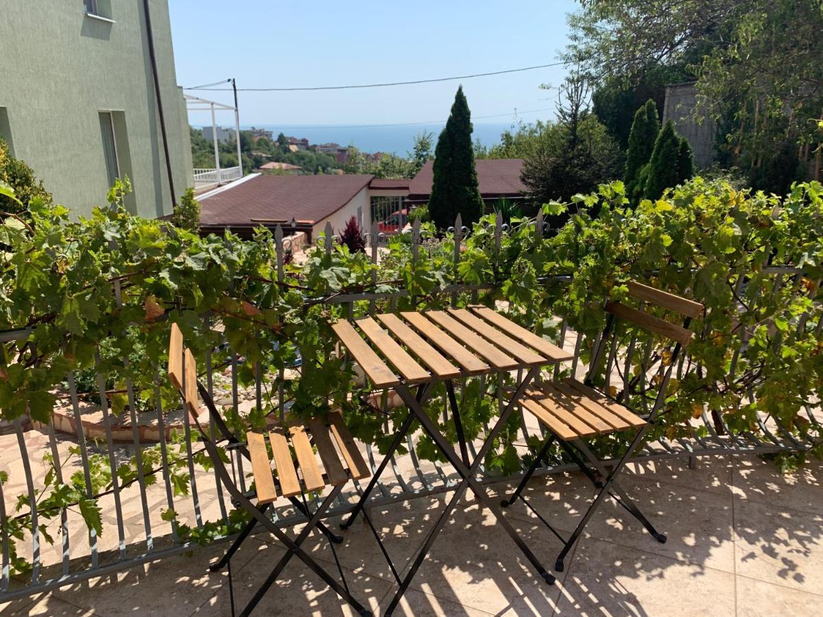 Sunray Guest House, Private Rooms & Apartment With Lovely Sea View Varna Exterior foto