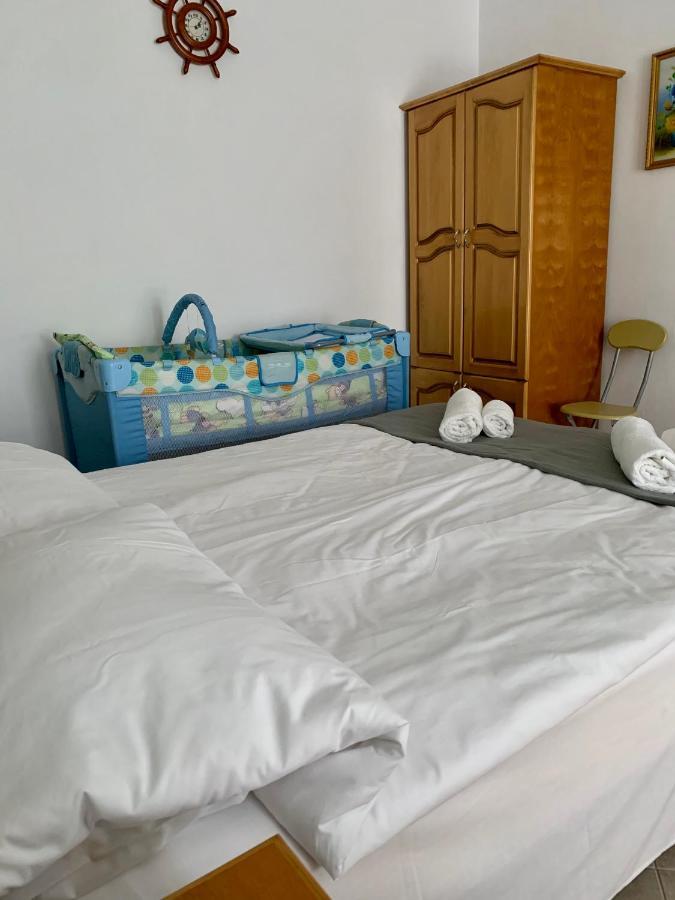 Sunray Guest House, Private Rooms & Apartment With Lovely Sea View Varna Exterior foto