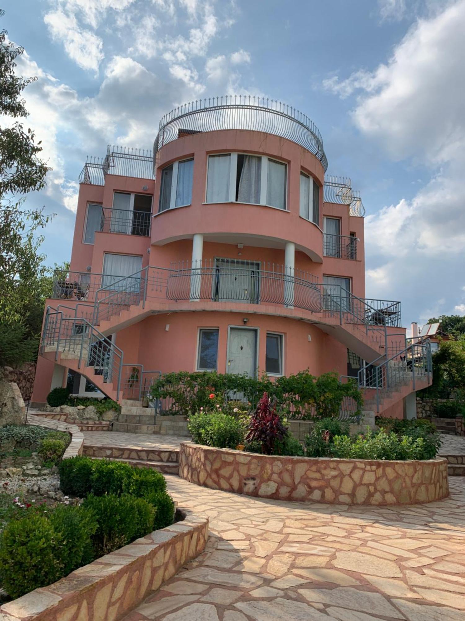 Sunray Guest House, Private Rooms & Apartment With Lovely Sea View Varna Exterior foto