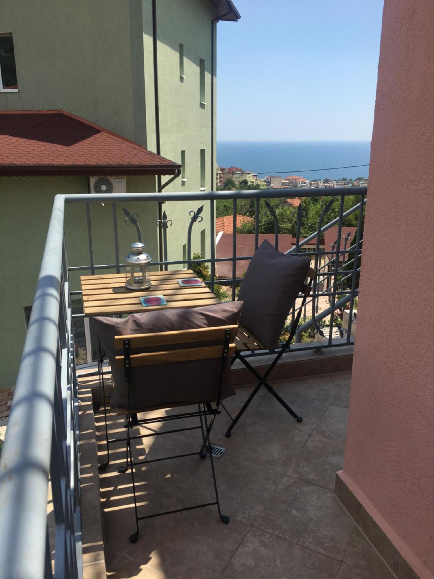 Sunray Guest House, Private Rooms & Apartment With Lovely Sea View Varna Exterior foto