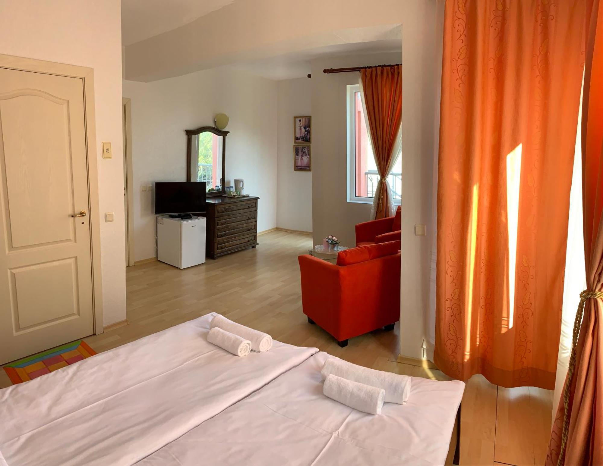 Sunray Guest House, Private Rooms & Apartment With Lovely Sea View Varna Exterior foto