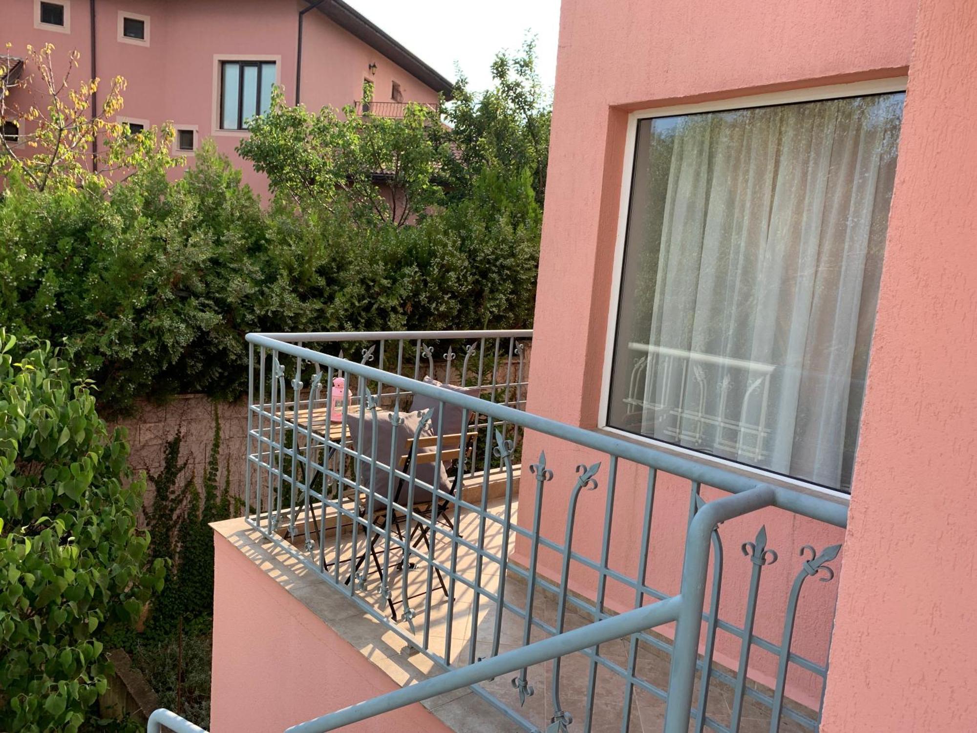 Sunray Guest House, Private Rooms & Apartment With Lovely Sea View Varna Exterior foto