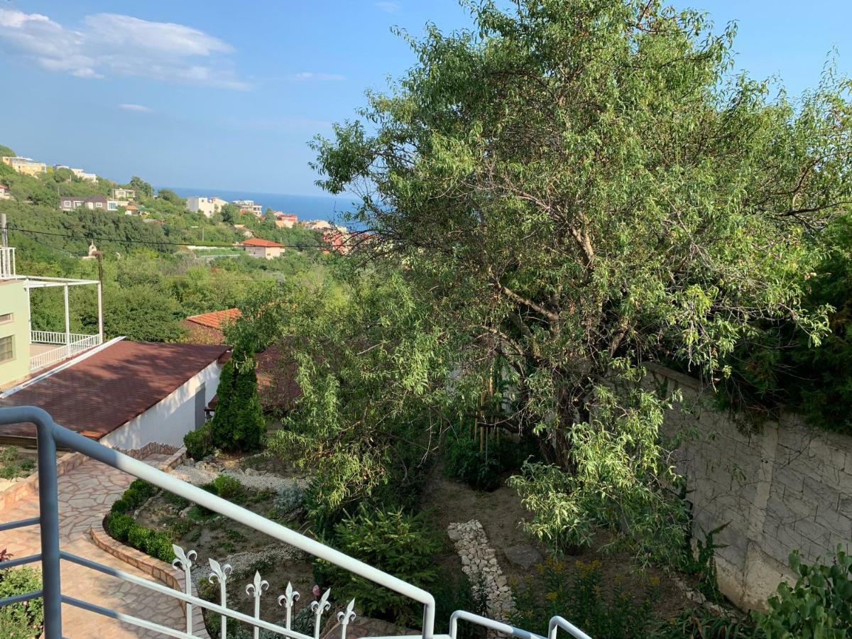 Sunray Guest House, Private Rooms & Apartment With Lovely Sea View Varna Exterior foto