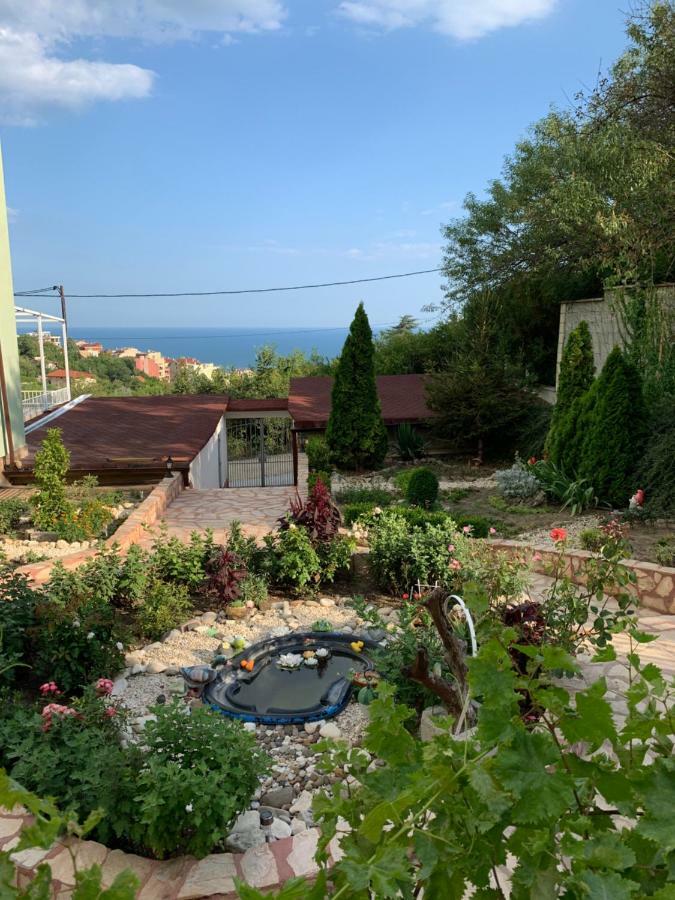 Sunray Guest House, Private Rooms & Apartment With Lovely Sea View Varna Exterior foto