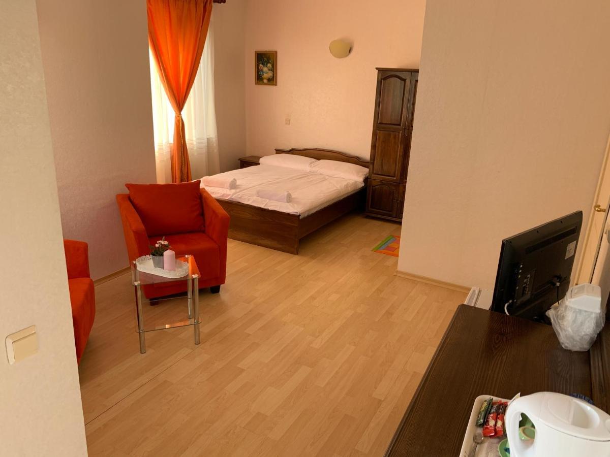 Sunray Guest House, Private Rooms & Apartment With Lovely Sea View Varna Exterior foto